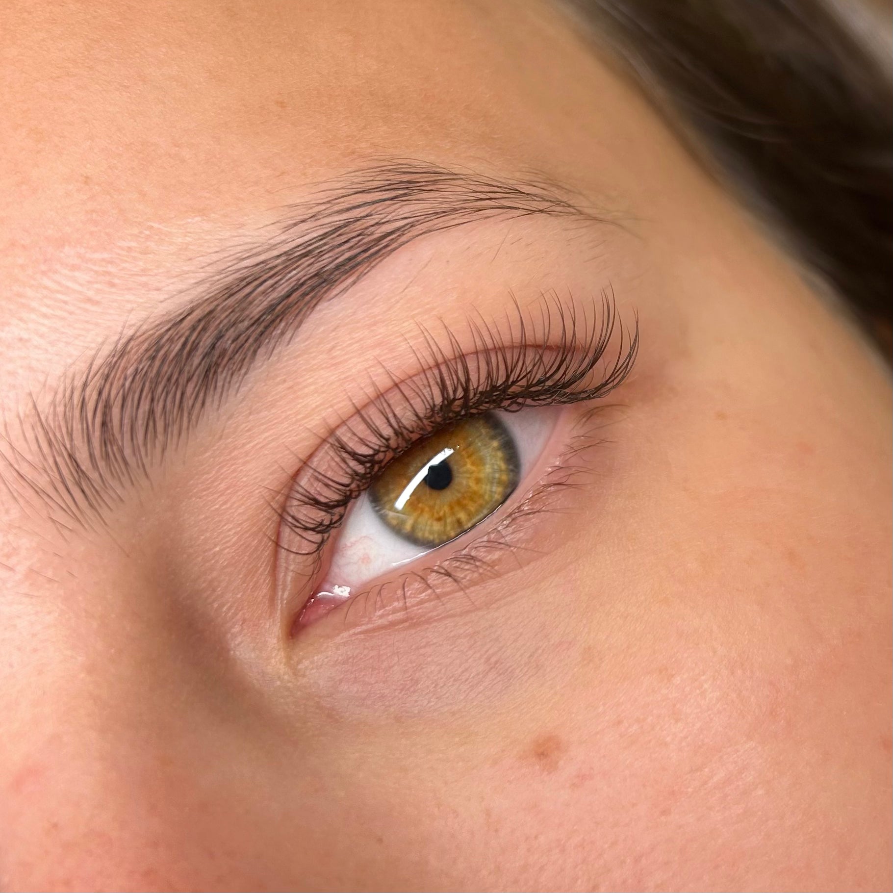 Brown eyelash hot sale extensions